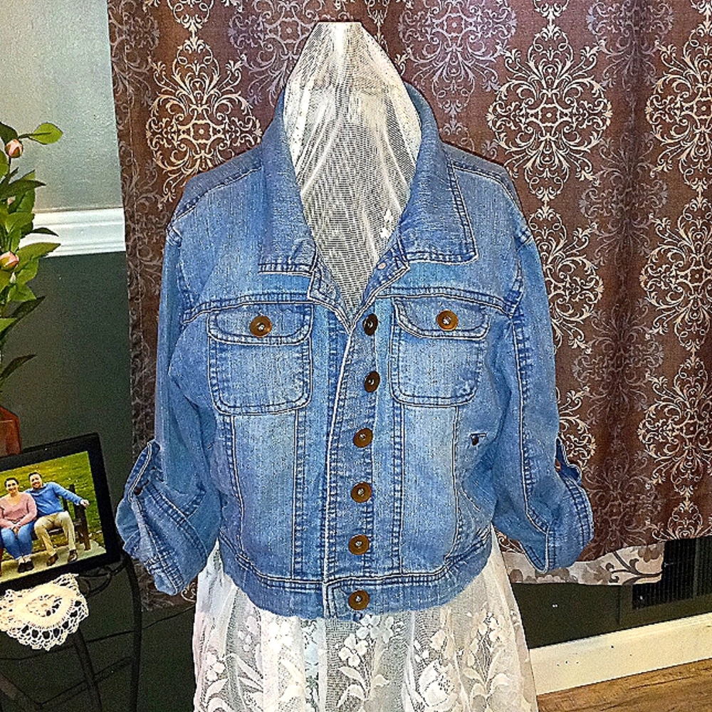 Cropped blue jean jacket adjustable sleeves